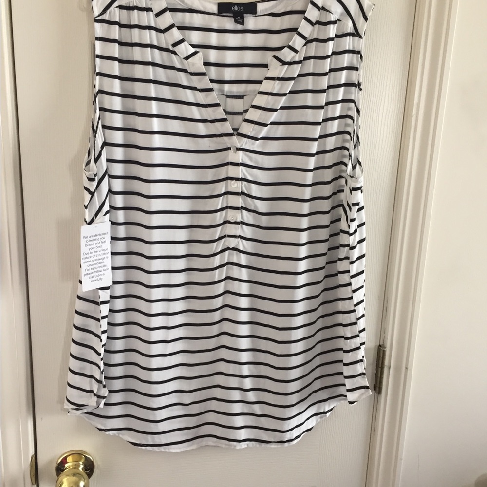 Sleeveless Blouse can be wore alone/under jacket